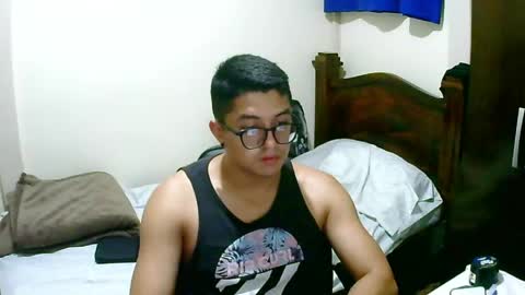 Snapshot of bryanbendy chatting on May 2, 7:19 pm bryanbendy online show from May 2, 7:19 pm