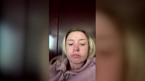 Snapshot of buggggy5 chatting on April 15, 6:26 pm buggggy5 online show from April 15, 6:26 pm