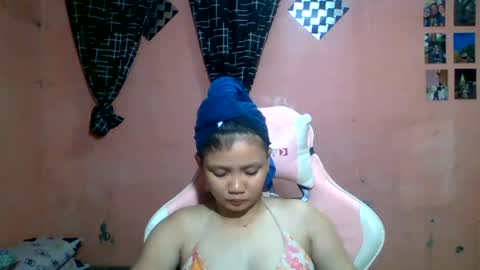 Snapshot of bunny_flower18 chatting on June 19, 7:34 am bunny_flower18 online show from June 19, 7:34 am