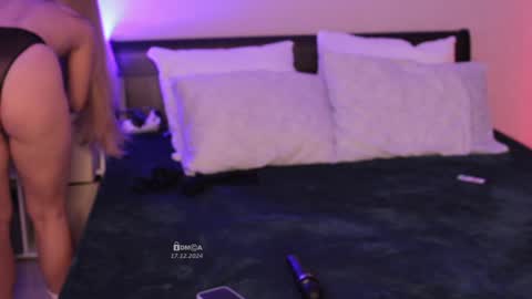 B U N N Y online show from December 17, 3:06 am