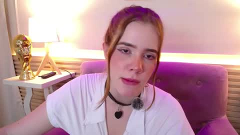 Snapshot of bunnyleahxxx chatting on July 17, 7:15 am ANASTASIA online show from July 17, 7:15 am