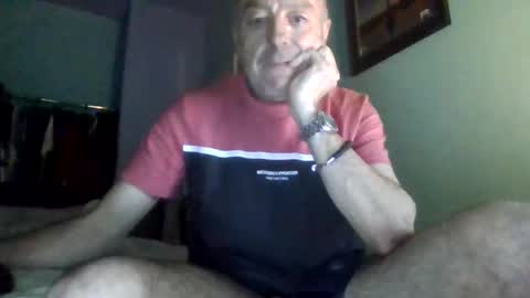 burnleyguy1977 online show from June 7, 4:05 am