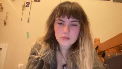 esme gray online show from October 14, 5:30 am