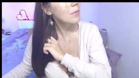 Snapshot of bustygf chatting on October 29, 1:24 pm anna online show from October 29, 1:24 pm