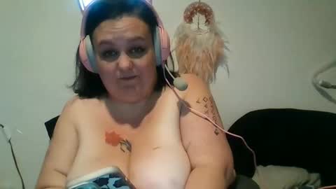 bustymilf94 online show from February 3, 9:09 pm