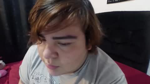Snapshot of buttercup_milk chatting on February 22, 4:13 am Dylan online show from February 22, 4:13 am