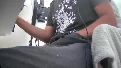 Snapshot of cachicho81 chatting on June 9, 11:33 am cachicho81 online show from June 9, 11:33 am