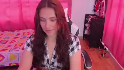 Snapshot of caelisse_cb chatting on June 12, 5:45 pm caelisse_cb online show from June 12, 5:45 pm