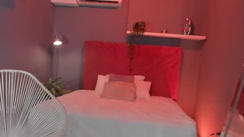 Snapshot of cailing chatting on February 12, 11:05 am I am Katherine online show from February 12, 11:05 am