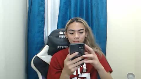 Snapshot of caitessa_bellemoir chatting on March 26, 8:47 pm caitessa_bellemoir online show from March 26, 8:47 pm