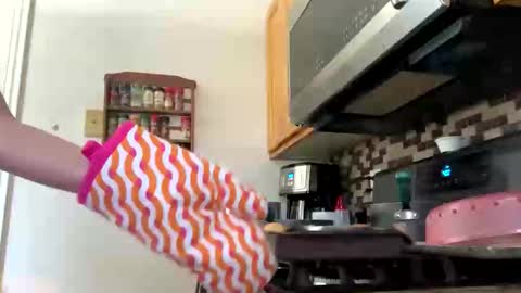 Snapshot of calishop1 chatting on March 19, 8:35 pm calishop1 online show from March 19, 8:35 pm