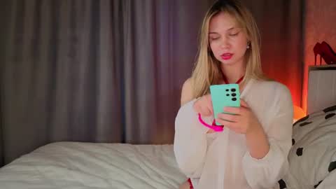 Snapshot of call__me_mommy_ chatting on June 24, 5:45 pm Nancy Please thumbs up me online show from June 24, 5:45 pm