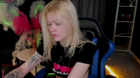 Robin online show from April 19, 5:51 am