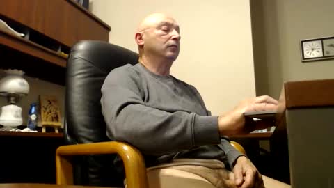 Snapshot of calthegoose chatting on October 27, 9:52 pm Calthegoose online show from October 27, 9:52 pm