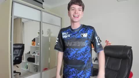 Hey I am Calvin  online show from February 19, 7:16 pm