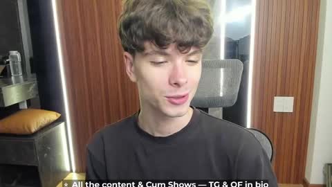 Hey I am Calvin  online show from April 18, 5:17 pm