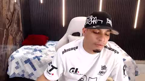 Snapshot of cam_xman chatting on July 19, 3:32 am cam_xman online show from July 19, 3:32 am