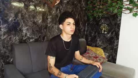 Snapshot of cameron_lux4 chatting on January 7, 4:04 am CAMERON online show from January 7, 4:04 am