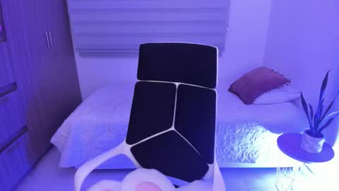  C A M I  online show from February 18, 2:07 am