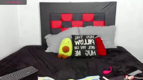 Snapshot of camila_valenciia_ chatting on June 20, 12:58 am Camila online show from June 20, 12:58 am