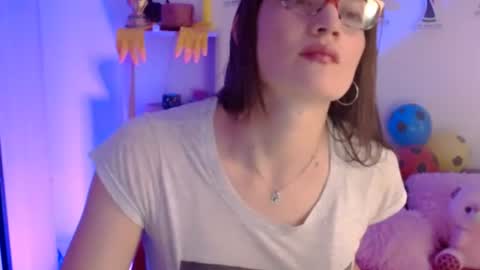 Snapshot of camila_ventura chatting on July 8, 1:15 pm Camila ventura online show from July 8, 1:15 pm