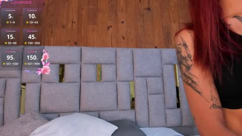 camilaa_smith_ online show from April 1, 6:49 pm