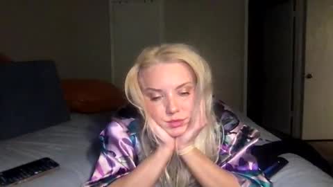 camilleclairexo online show from May 13, 7:39 am