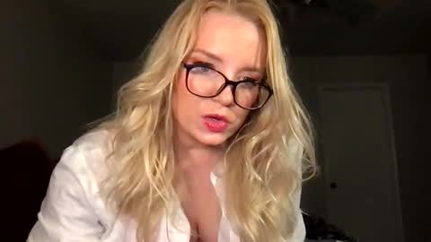 camilleclairexo online show from May 15, 6:20 am