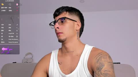   INDEPENDENT MODEL online show from May 24, 5:01 am