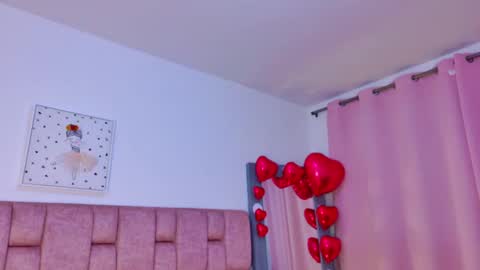 Snapshot of camiluxe chatting on February 14, 8:27 pm camiluxe online show from February 14, 8:27 pm