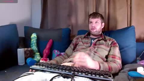 Snapshot of camzlut4u chatting on February 16, 5:03 am mark the Slut online show from February 16, 5:03 am