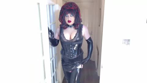 candi smokes online show from April 26, 12:47 pm