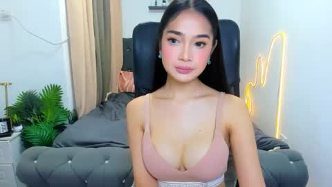 candiceferragamo online show from July 12, 10:28 am