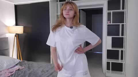 Snapshot of candicemedine chatting on May 19, 1:56 am candicemedine online show from May 19, 1:56 am