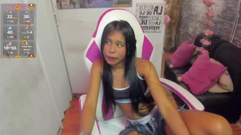 Snapshot of candy_kiss__ chatting on May 5, 8:50 pm candy_kiss__ online show from May 5, 8:50 pm