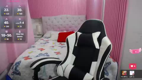 candy_princess18 online show from July 15, 2:33 pm