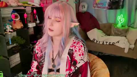 Snapshot of candy_yeahh chatting on June 25, 5:12 am Mary online show from June 25, 5:12 am