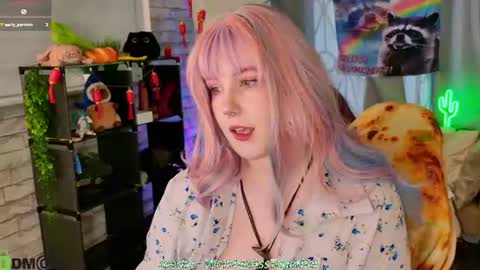 Snapshot of candy_yeahh chatting on July 4, 1:12 am Mary online show from July 4, 1:12 am