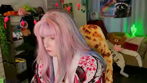 Snapshot of candy_yeahh chatting on July 17, 1:23 am Mary online show from July 17, 1:23 am