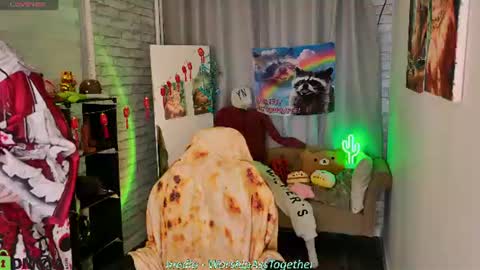 Snapshot of candy_yeahh chatting on July 27, 1:01 am Mary online show from July 27, 1:01 am