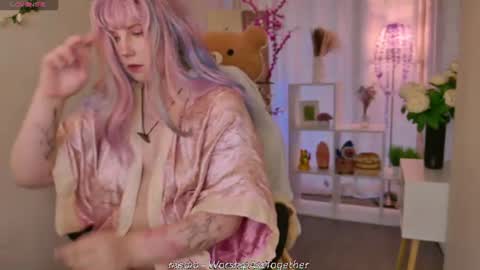 Snapshot of candy_yeahh chatting on August 2, 1:04 am Mary online show from August 2, 1:04 am