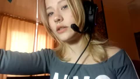 Mia online show from April 11, 12:09 pm