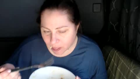 Laura online show from April 5, 3:31 pm