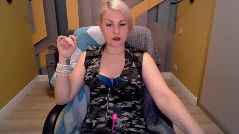 CandyLons online show from March 3, 9:33 am