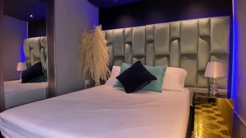 Snapshot of candyluxury_ chatting on February 11, 7:05 pm candyluxury_ online show from February 11, 7:05 pm