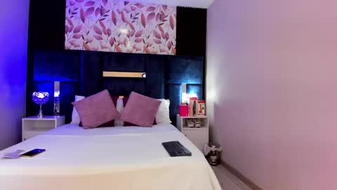 candyluxury_ online show from May 5, 11:51 am
