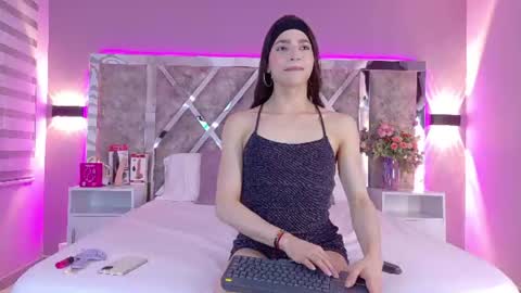 Snapshot of candyluxury_ chatting on July 9, 12:31 pm candyluxury_ online show from July 9, 12:31 pm