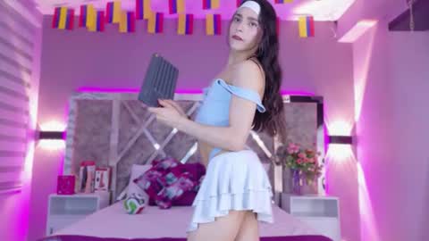 Snapshot of candyluxury_ chatting on July 10, 12:52 pm candyluxury_ online show from July 10, 12:52 pm