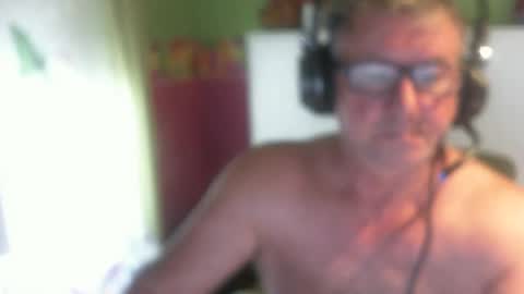 Snapshot of capitaine1959 chatting on July 13, 1:14 pm capitaine1959 online show from July 13, 1:14 pm