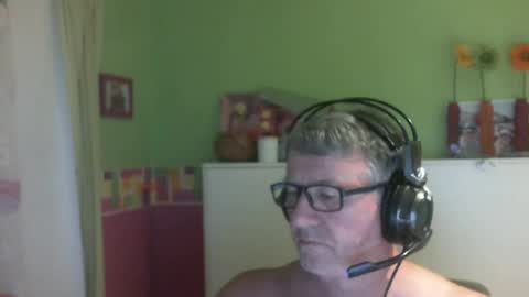 Snapshot of capitaine1959 chatting on July 14, 2:05 am capitaine1959 online show from July 14, 2:05 am